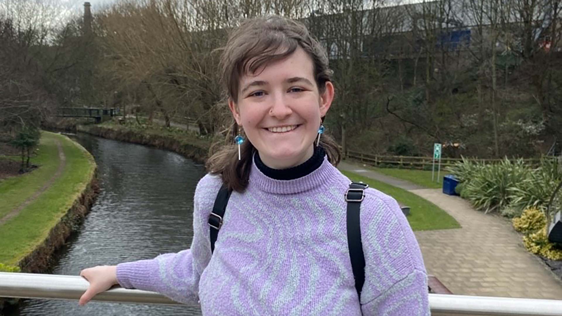 Sophie stood on the bridge over the canal on campus.