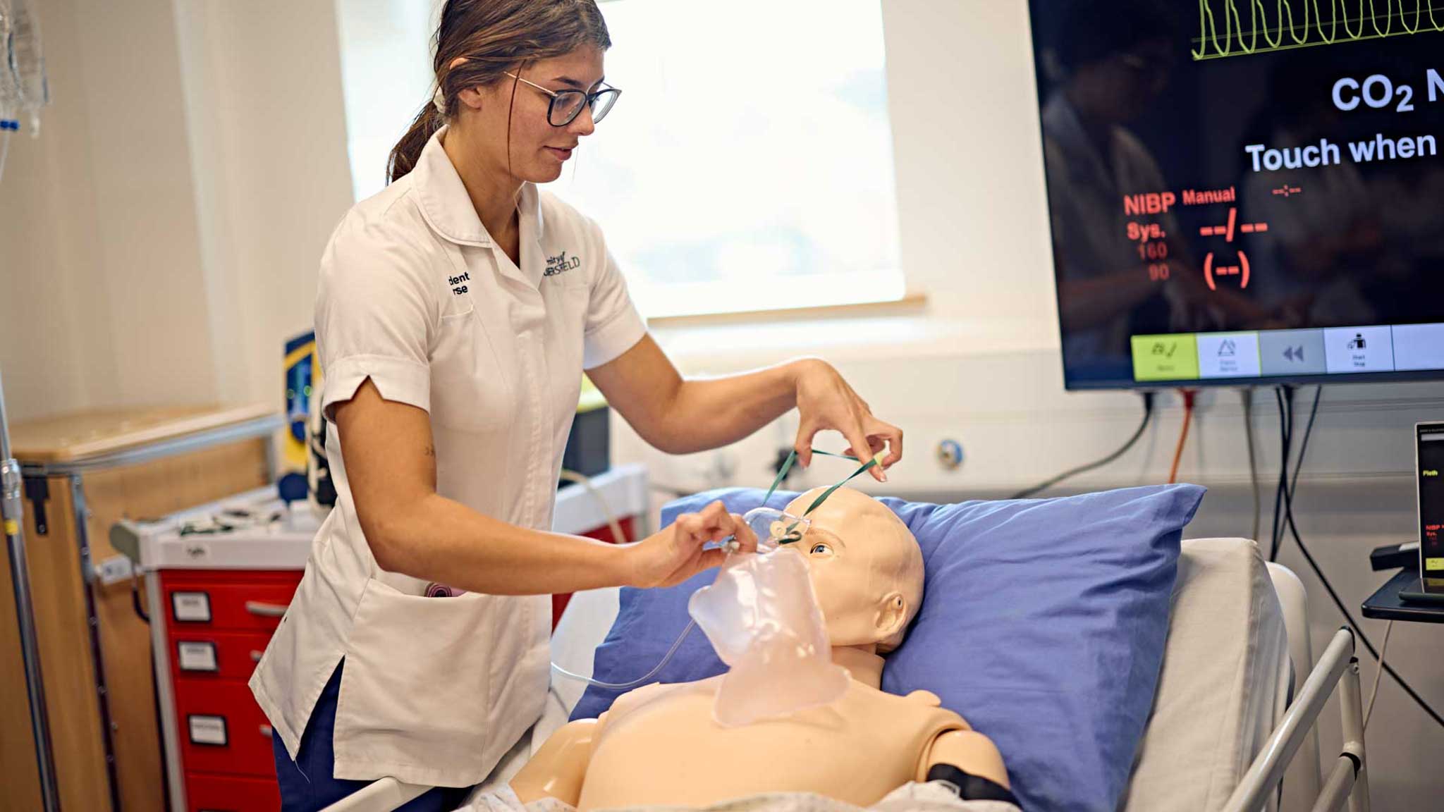 Critically considering oxygen choice and responding appropriately to a deteriorating patient.