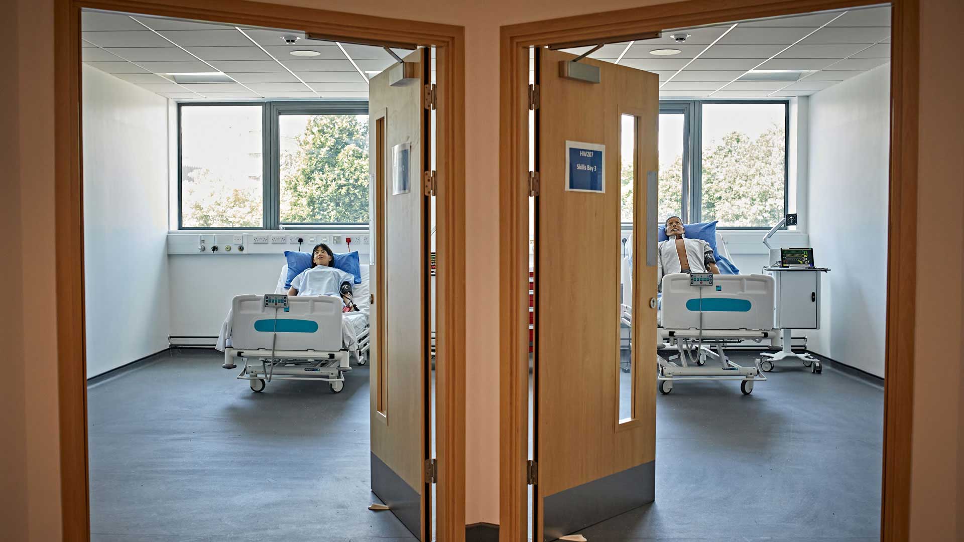 Multi-bay simulation labs