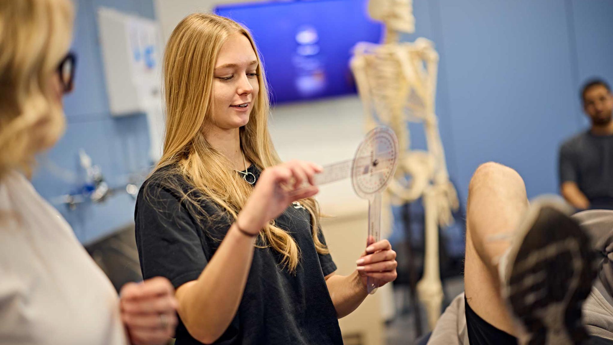 Students learning Goniometry assessment skills